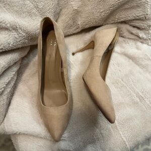 Elegant Beige Women's Pumps